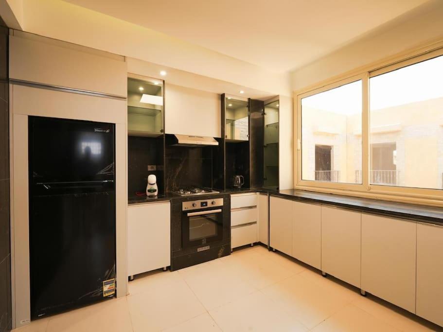 3 Bdr Serviced Pyramid-view In Giza, Egypt