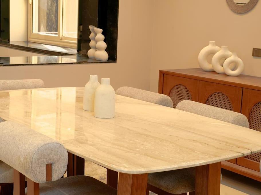 3 Bdr Serviced Pyramid-view In Giza, Egypt Apartment *