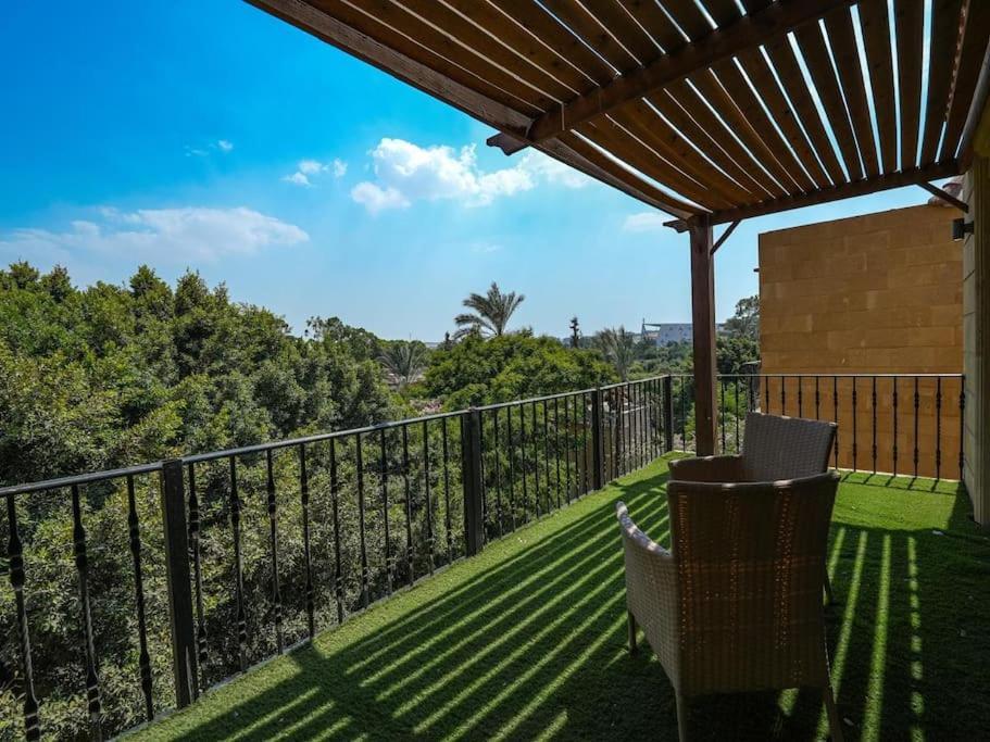 3 Bdr Serviced Pyramid-view In Giza, Egypt *