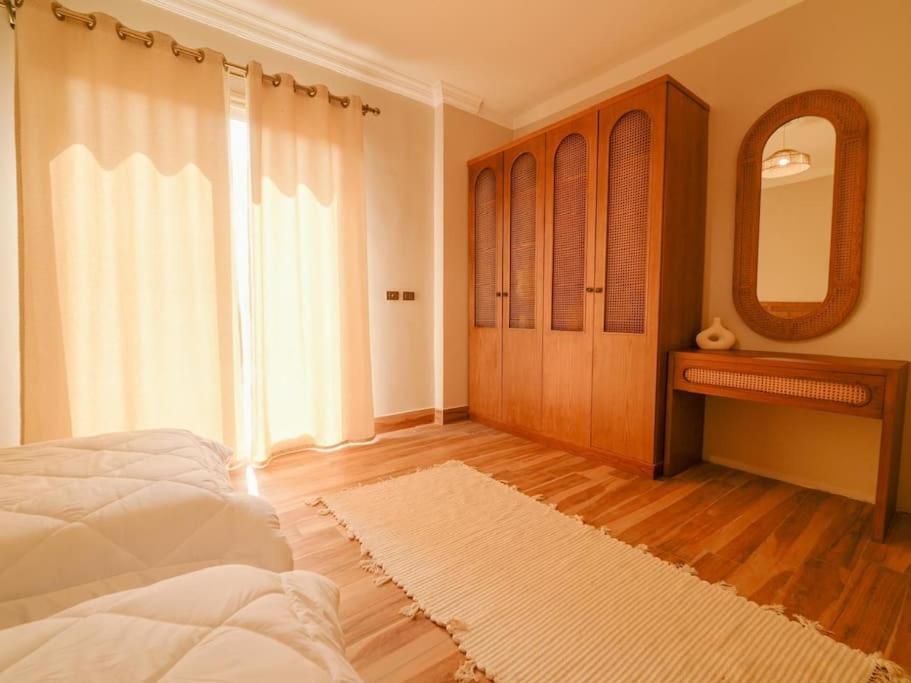 3 Bdr Serviced Pyramid-view In Giza, Egypt Apartment